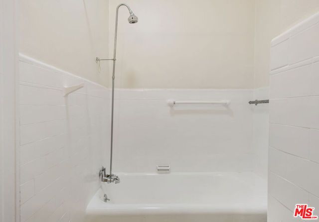 2121 James M Wood Boulevard 415, Los Angeles, CA 90006