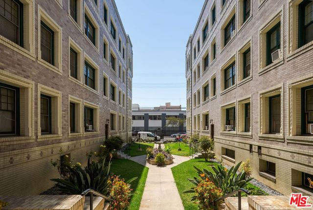 2121 James M Wood Boulevard 415, Los Angeles, CA 90006