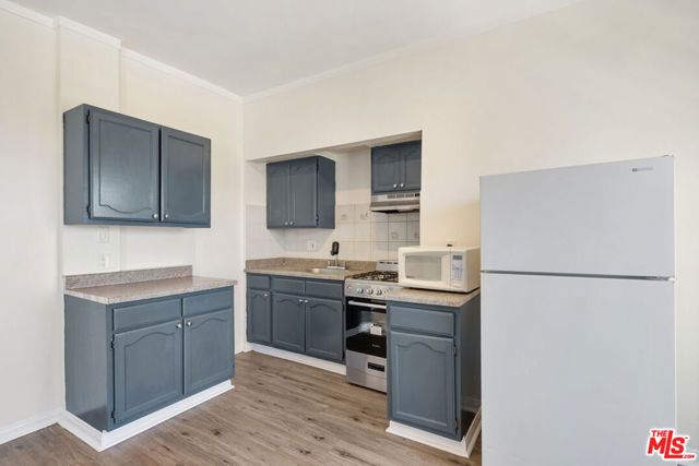 2121 James M Wood Boulevard 415, Los Angeles, CA 90006