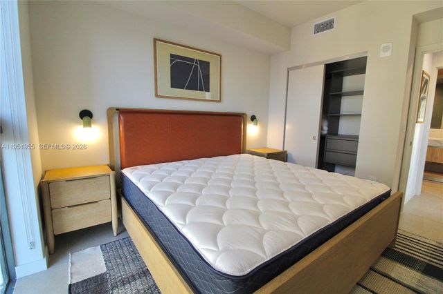 698 NE 1st Ave 2114, Miami, FL 33132