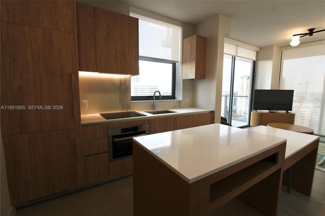 698 NE 1st Ave 2114, Miami, FL 33132