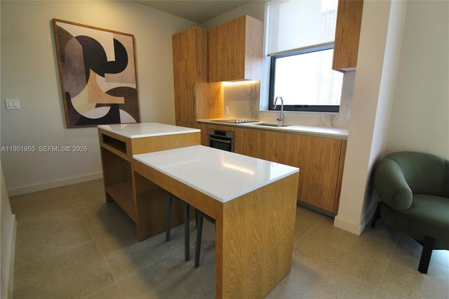 698 NE 1st Ave 2114, Miami, FL 33132