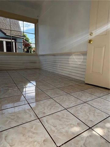 6522 Estrella, Los Angeles, CA 90044
