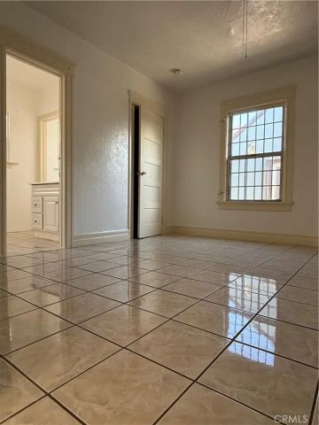 6522 Estrella, Los Angeles, CA 90044
