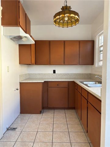 6522 Estrella, Los Angeles, CA 90044