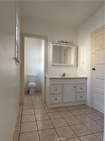 6522 Estrella, Los Angeles, CA 90044