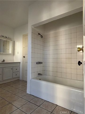 6522 Estrella, Los Angeles, CA 90044