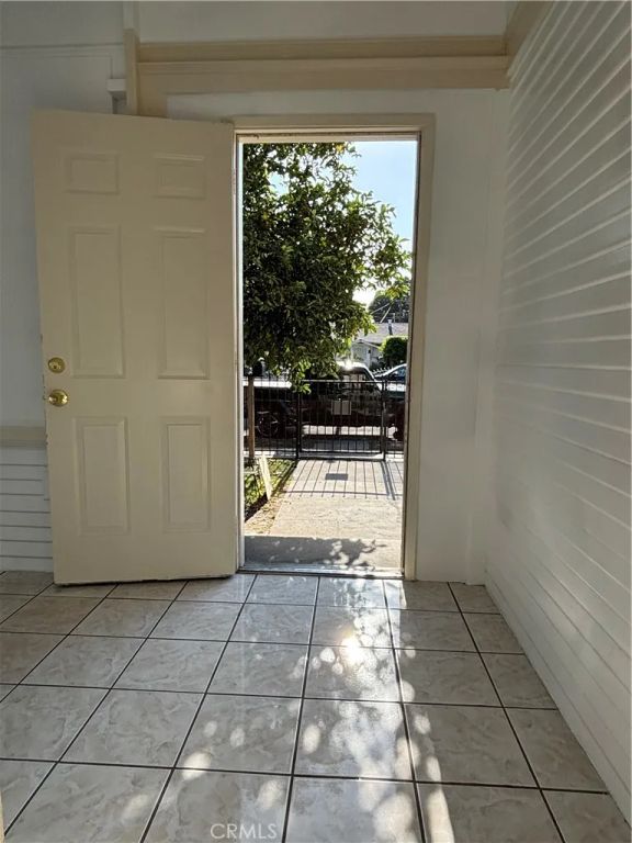 6522 Estrella, Los Angeles, CA 90044