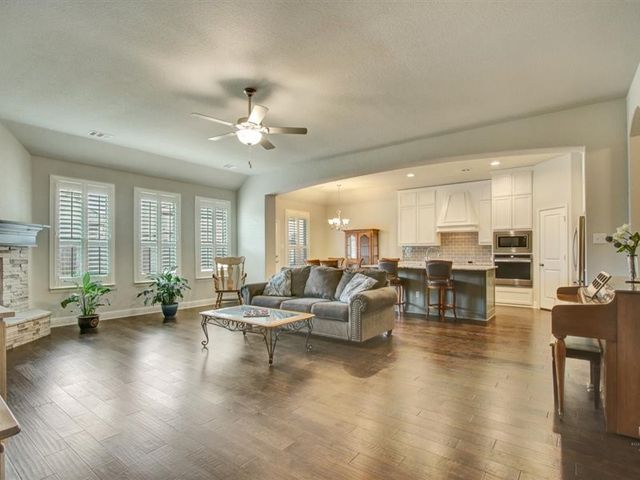 433 Garden Tree Trail, Midlothian, TX 76065