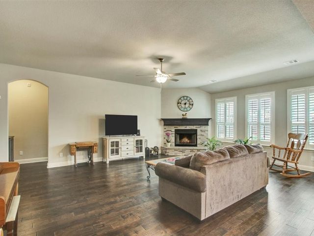 433 Garden Tree Trail, Midlothian, TX 76065