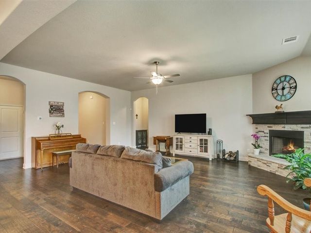 433 Garden Tree Trail, Midlothian, TX 76065