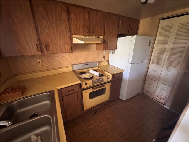 3840 N LAKE DRIVE 127, Tampa, FL 33614