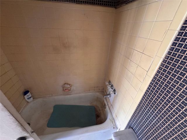 3840 N LAKE DRIVE 127, Tampa, FL 33614