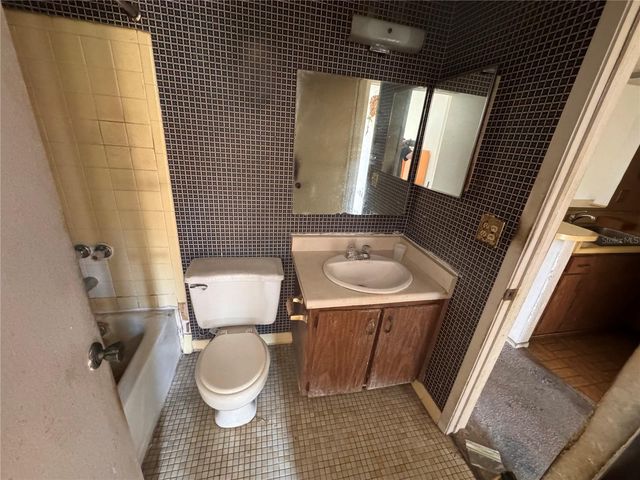 3840 N LAKE DRIVE 127, Tampa, FL 33614