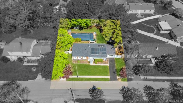 729 Ent Avenue, Westhampton, NY 11978