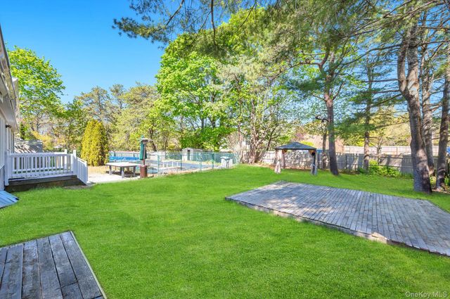 729 Ent Avenue, Westhampton, NY 11978