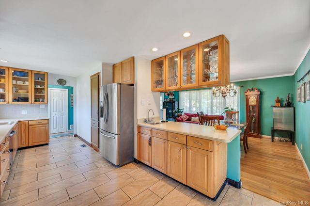729 Ent Avenue, Westhampton, NY 11978