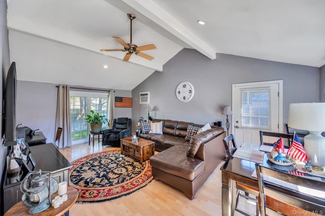 729 Ent Avenue, Westhampton, NY 11978