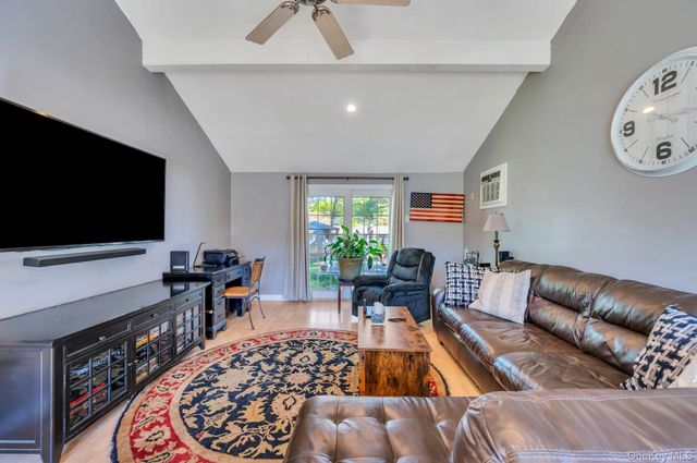 729 Ent Avenue, Westhampton, NY 11978