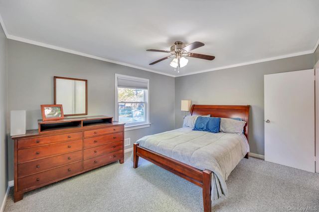 729 Ent Avenue, Westhampton, NY 11978