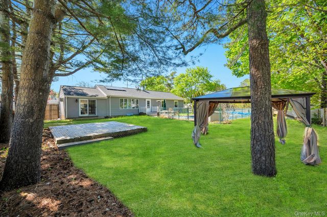 729 Ent Avenue, Westhampton, NY 11978