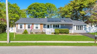 729 Ent Avenue, Westhampton, NY 11978