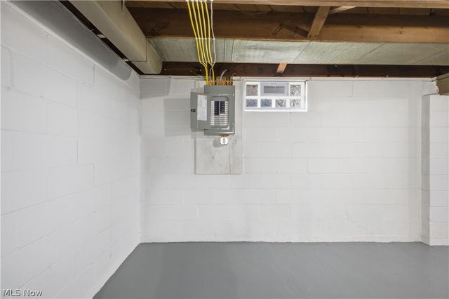 227 E Wilson Street, Struthers, OH 44471