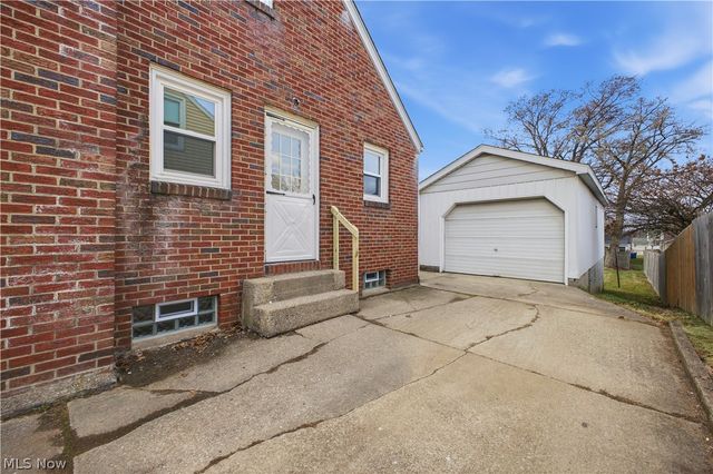 227 E Wilson Street, Struthers, OH 44471