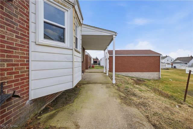 227 E Wilson Street, Struthers, OH 44471