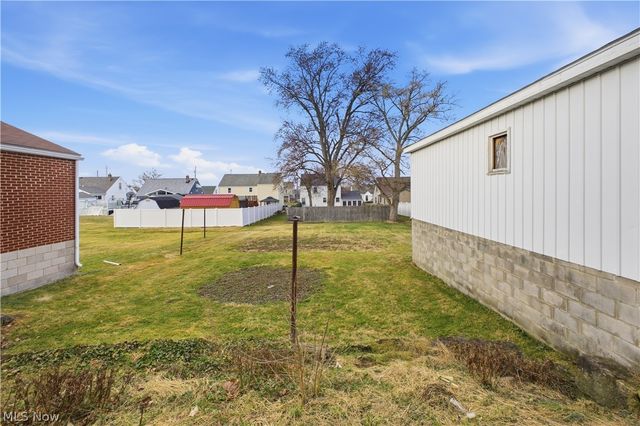 227 E Wilson Street, Struthers, OH 44471