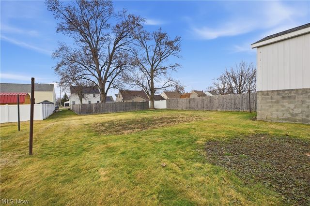 227 E Wilson Street, Struthers, OH 44471