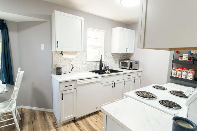 222 N Westport Avenue, Springfield, MO 65802