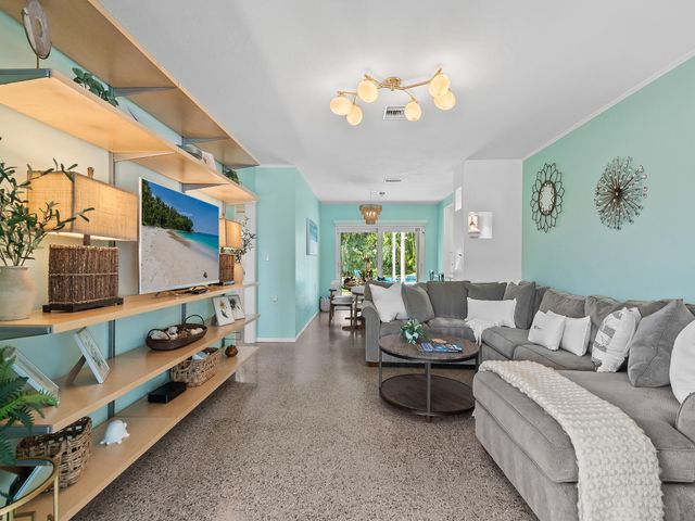 1711 NE 18TH Avenue, Fort Lauderdale, FL 33305
