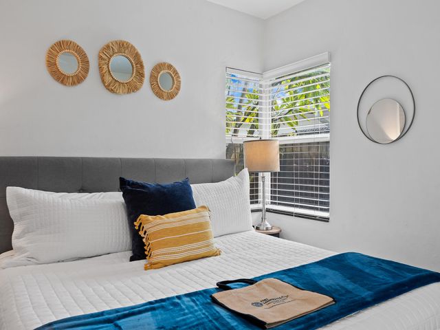 1711 NE 18TH Avenue, Fort Lauderdale, FL 33305