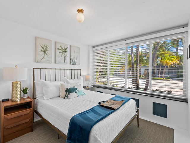 1711 NE 18TH Avenue, Fort Lauderdale, FL 33305
