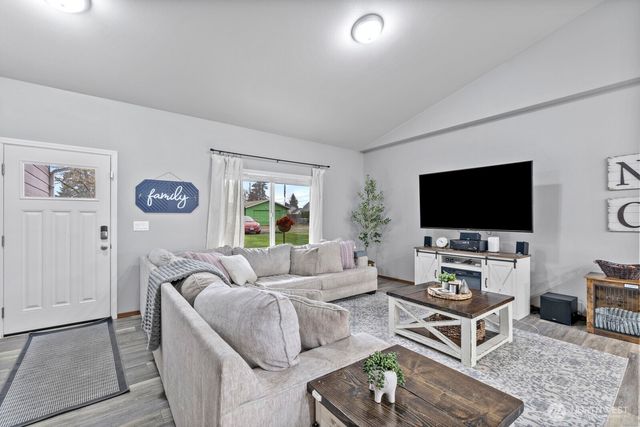 321 W H Street, Shelton, WA 98584