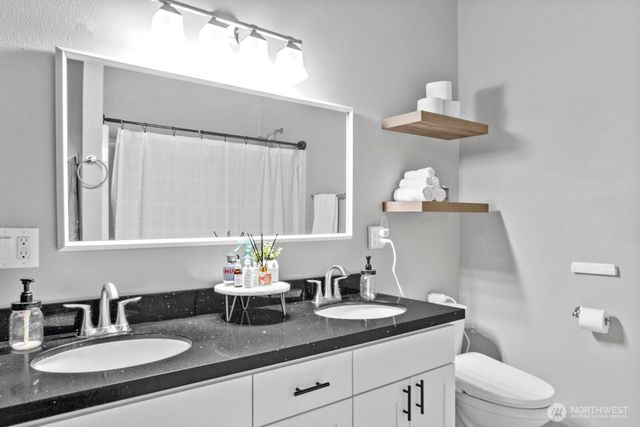 321 W H Street, Shelton, WA 98584