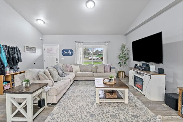 321 W H Street, Shelton, WA 98584