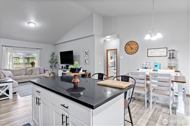 321 W H Street, Shelton, WA 98584