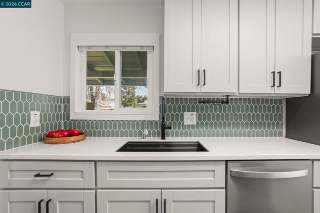 1346 Montana Dr, Concord, CA 94521