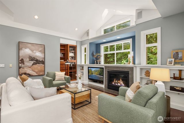 5245 Jung Frau Place NW, Issaquah, WA 98027
