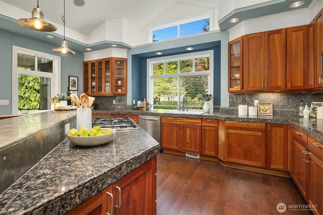 5245 Jung Frau Place NW, Issaquah, WA 98027