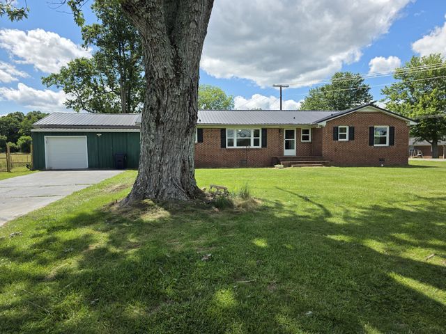 1001 S College St, Smithville, TN 37166