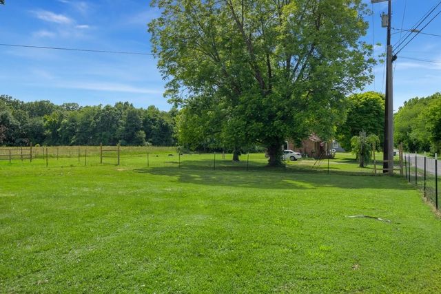 1001 S College St, Smithville, TN 37166