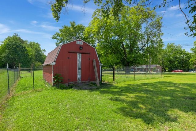 1001 S College St, Smithville, TN 37166