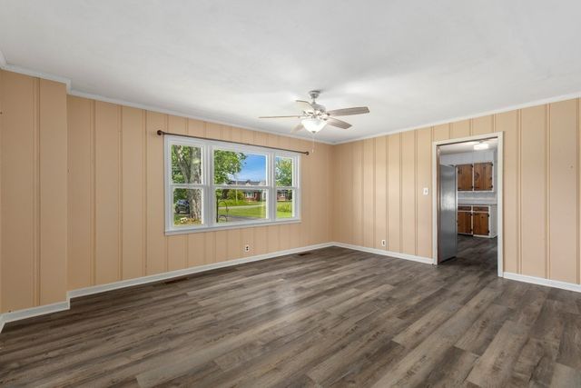 1001 S College St, Smithville, TN 37166