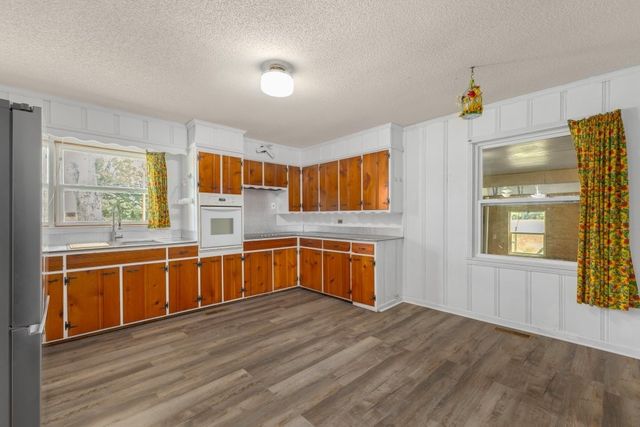 1001 S College St, Smithville, TN 37166