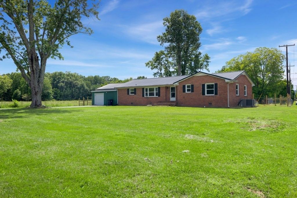 1001 S College St, Smithville, TN 37166
