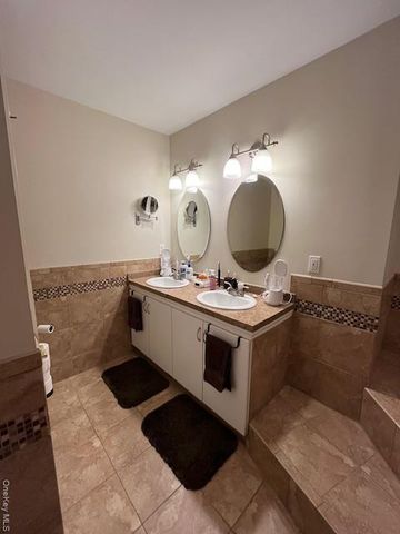 566 Birchwood Park Drive 566, Middle Island, NY 11953