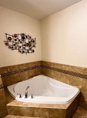 566 Birchwood Park Drive 566, Middle Island, NY 11953